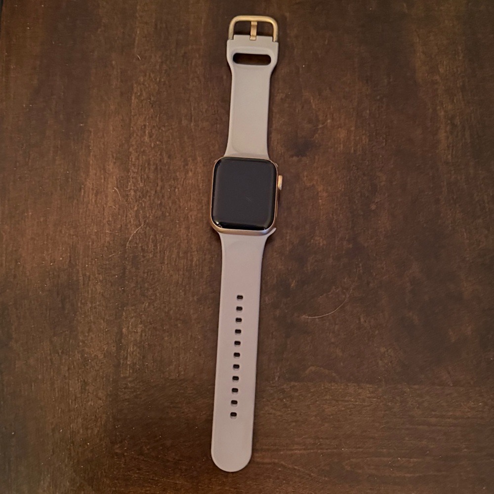 Apple Watch SE (GPS & Cellular) with Purple Band